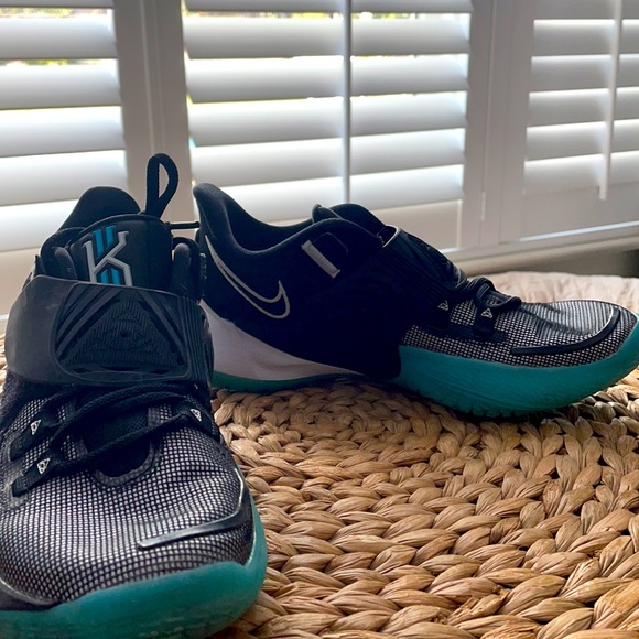 Nike Kyrie 3 low - almost new condition. Size 8 - Picture 3 of 5